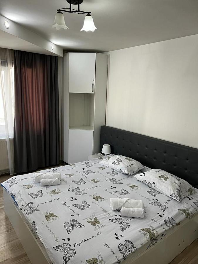 Apartment 3 *